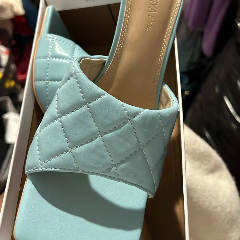 Heels - Picture 3 of 4